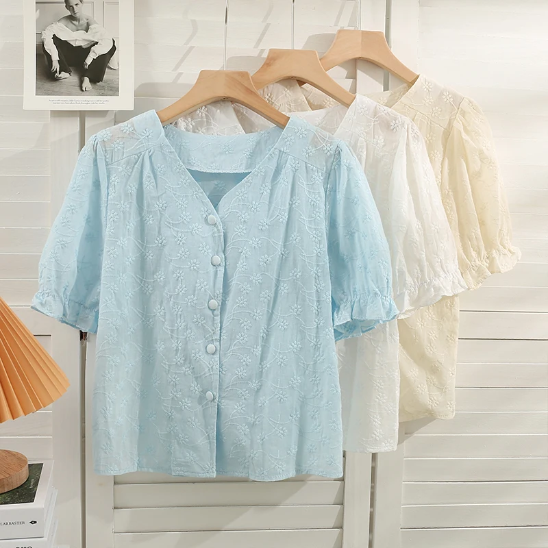 Hong Kong-style Retro Embroidered Single-breasted Cardigan Short-sleeved Top Women's New Loose and Thin All-match Small Shirt
Hong Kong-style Retro Embroidered Single-breasted Cardigan Short-sleeved Top Women's New Loose and Thin All-match Small Shirt