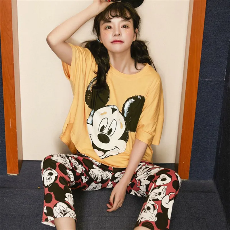Disney cartoon Mickey print summer pajamas women's short-sleeved trousers thin spring and autumn cute girls cartoon pajamas set
Disney cartoon Mickey print summer pajamas women's short-sleeved trousers thin spring and autumn cute girls cartoon pajamas set