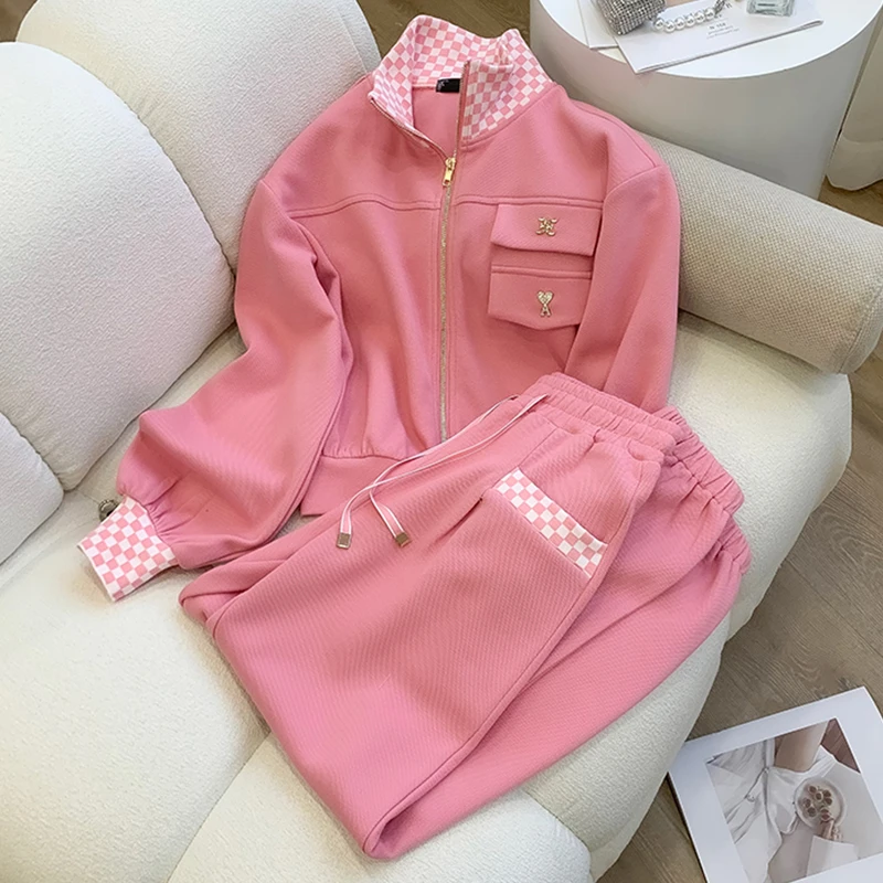 Women's Autumn New High-end Style Stand Collar Long Sleeve Plaid Top+Fashionable Elastic Waist Sweatpants Two-piece Set
Women's Autumn New High-end Style Stand Collar Long Sleeve Plaid Top+Fashionable Elastic Waist Sweatpants Two-piece Set