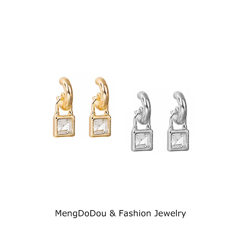 925 Silver Needle Niche Design Zircon Metal Lock Earrings Female Micro-inlaid Zircon Metal Simple Fashionable Earrings Jewelry
925 Silver Needle Niche Design Zircon Metal Lock Earrings Female Micro-inlaid Zircon Metal Simple Fashionable Earrings Jewelry