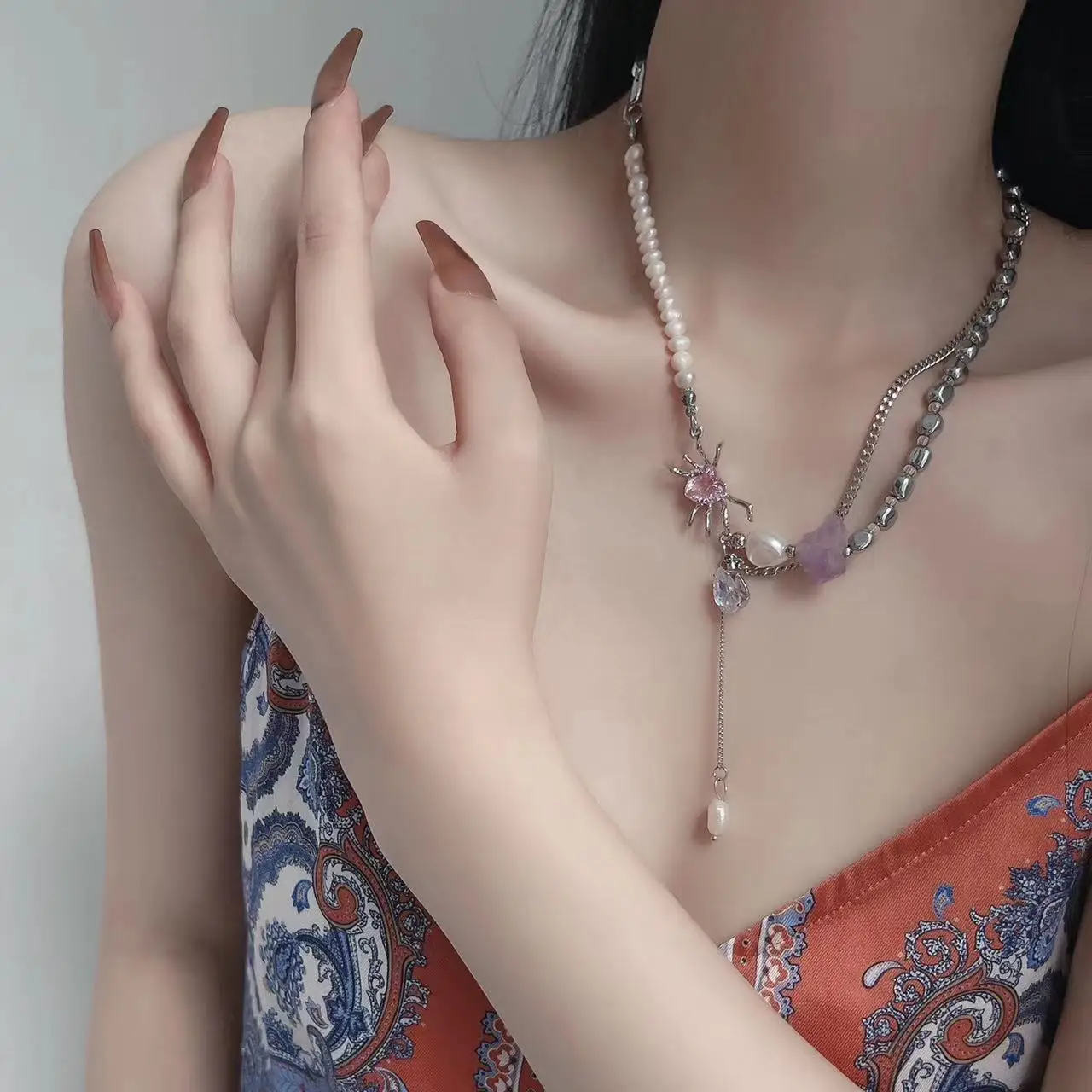 Kpop Sweet and Cool Pearl Chains Heart Pendant Necklace for Women Girl Choker Jewelry
Kpop Sweet and Cool Pearl Chains Heart Pendant Necklace for Women Girl Choker Jewelry