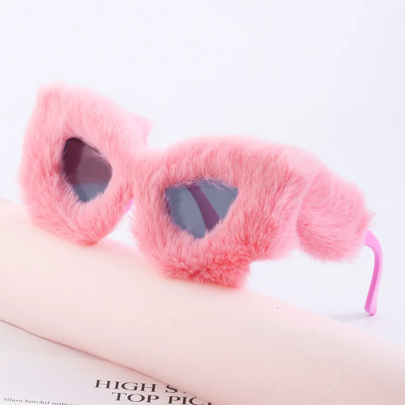 Winter New Plush Decorative Glasses for Women Men Trendy Cat Eye Handmade Fur Sunglasses Frame Fashion Punk Street Shot Glasses
Winter New Plush Decorative Glasses for Women Men Trendy Cat Eye Handmade Fur Sunglasses Frame Fashion Punk Street Shot Glasses