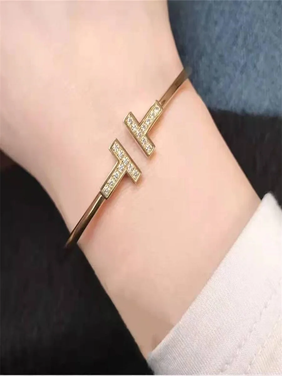 Korean version of double T diamond-encrusted bracelet rose gold gold-plate fashion couple bracelet
Korean version of double T diamond-encrusted bracelet rose gold gold-plate fashion couple bracelet
