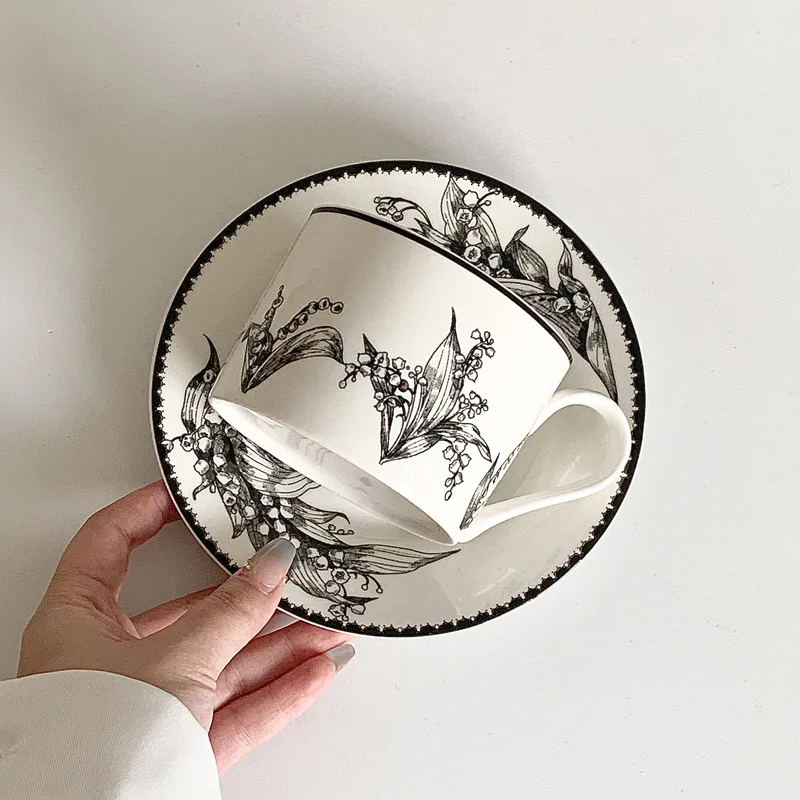 Керамическая кружка с блюдцем Ландыш
Керамическая кружка с блюдцем Ландыш