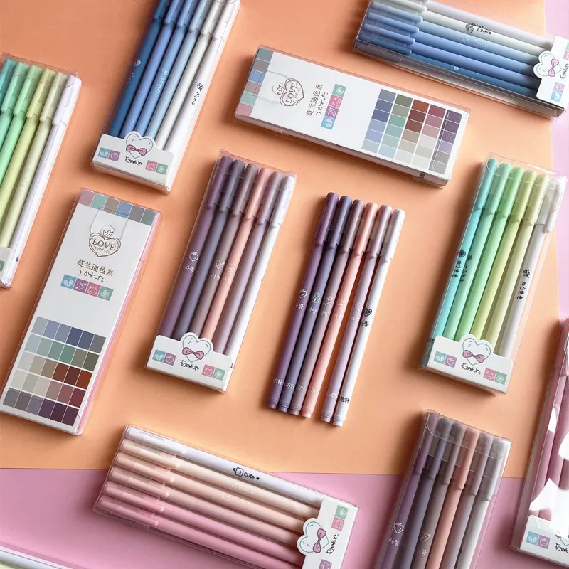 Цветная гелевая ручка Morandi, 6 комплектов гелевых ручек, 0,5 игл, водная ручка в фиолетовой коробке, черная ручка, углеродная ручка, Корейская версия, розовые школьные принадлежности 
Цветная гелевая ручка Morandi, 6 комплектов гелевых ручек, 0,5 игл, водная ручка в фиолетовой коробке, черная ручка, углеродная ручка, Корейская версия, розовые школьные принадлежности