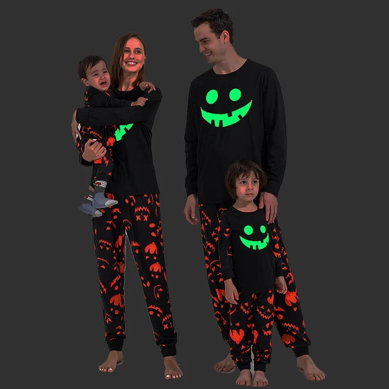 

2022 Семейные одинаковые наряды на Хэллоуин, светящиеся ночью пижамы, отец, мама, дети и ребенок, пижамные комплекты, одежда для мамы и меня Pj