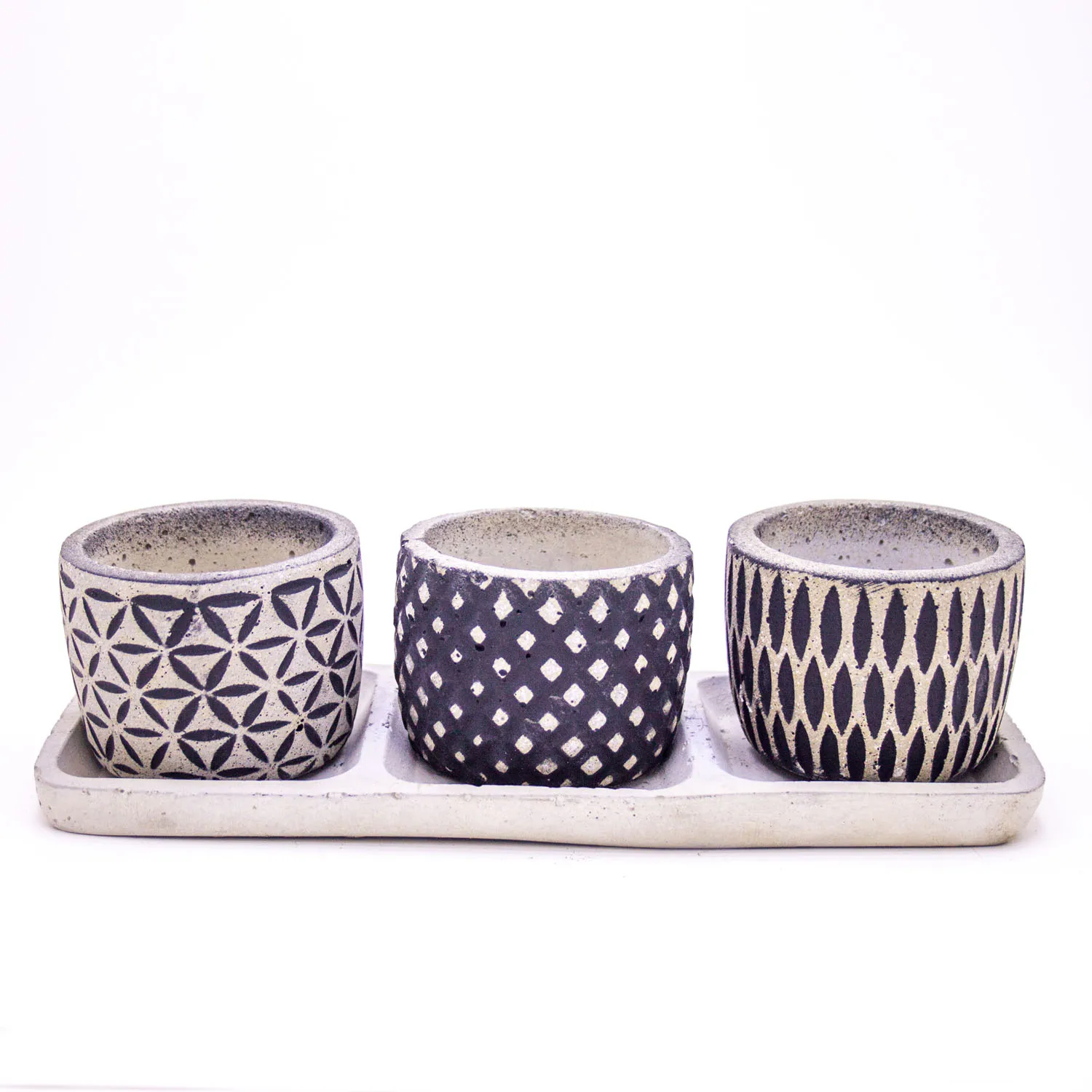 Veramaya tabted Trio succulent black concrete flower pot Set 24,5x7x7x Cm
Veramaya tabted Trio succulent black concrete flower pot Set 24,5x7x7x Cm