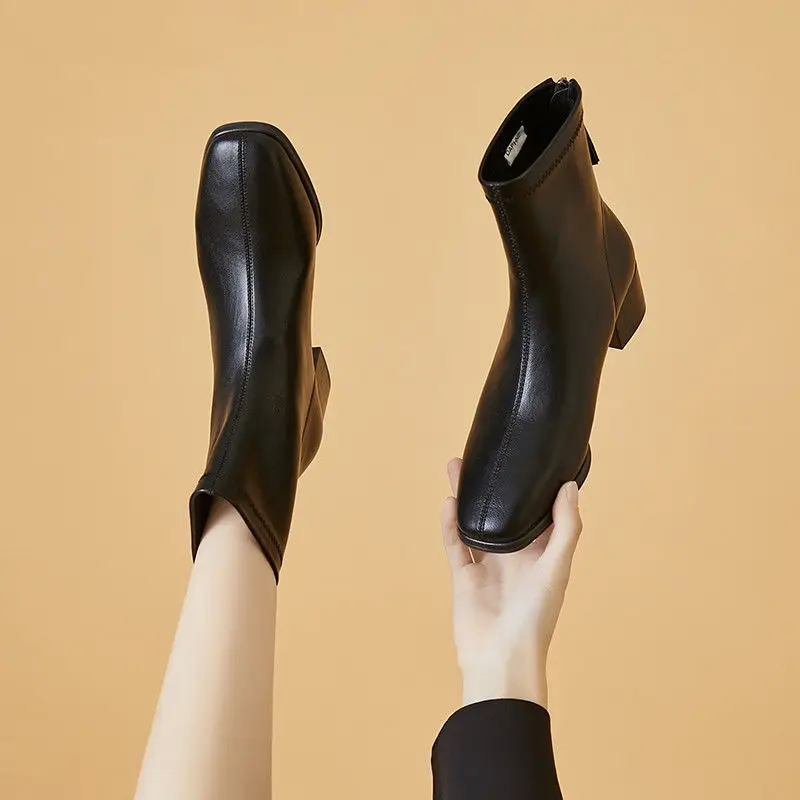 Soft Leather Short Boots Women Square Toe Thick Heel Single Mid-heel Tube Side Zipper Shoes 2022 New Winter
Soft Leather Short Boots Women Square Toe Thick Heel Single Mid-heel Tube Side Zipper Shoes 2022 New Winter