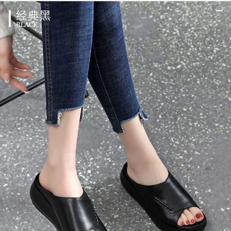 2022 New Summer Platform Shoes Round Toe Shallow Mouth Open Toe Sandals Outdoor Simple Casual Solid Color Women's Sandals
2022 New Summer Platform Shoes Round Toe Shallow Mouth Open Toe Sandals Outdoor Simple Casual Solid Color Women's Sandals