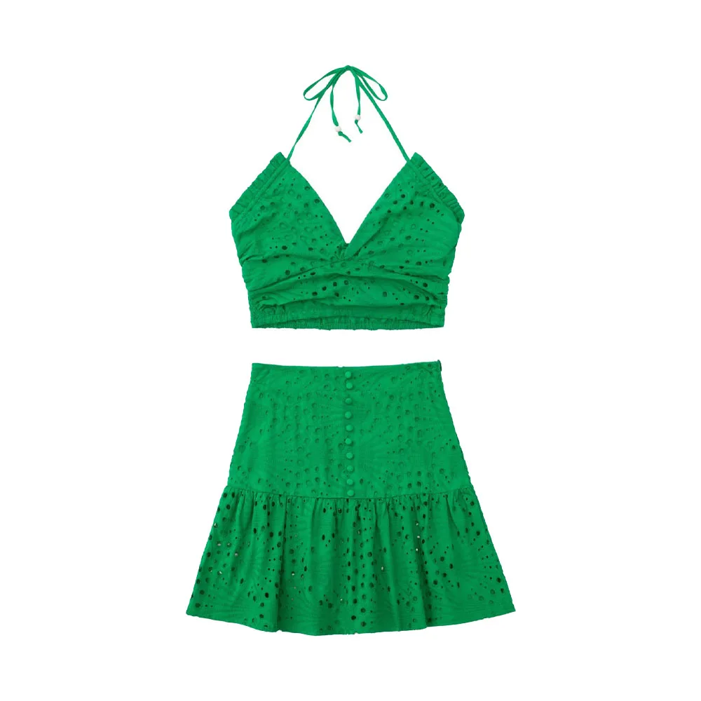 2022 women's summer new perforated embroidery suit French halter neck open back ruffled temperament skirt
2022 women's summer new perforated embroidery suit French halter neck open back ruffled temperament skirt