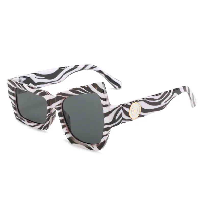 New Style Personalized Funny Women Sunglasses Are Popular The Same Style Shows The Trend of Irregular Size Sun Glasses
New Style Personalized Funny Women Sunglasses Are Popular The Same Style Shows The Trend of Irregular Size Sun Glasses