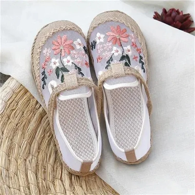 Summer New Mesh Breathable Old Beijing Cloth Shoes Women's Ethnic Style Vintage Embroidery Sandals Slip-on Fisherman Shoes
Summer New Mesh Breathable Old Beijing Cloth Shoes Women's Ethnic Style Vintage Embroidery Sandals Slip-on Fisherman Shoes