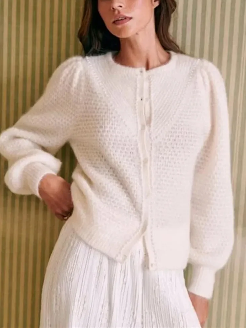 Pearl Trim Decor Ladies White Wool Mohair Blend Cardigan 2022 Autumn Women's Lantern Sleeve Single Breasted Knitted Sweater
Pearl Trim Decor Ladies White Wool Mohair Blend Cardigan 2022 Autumn Women's Lantern Sleeve Single Breasted Knitted Sweater