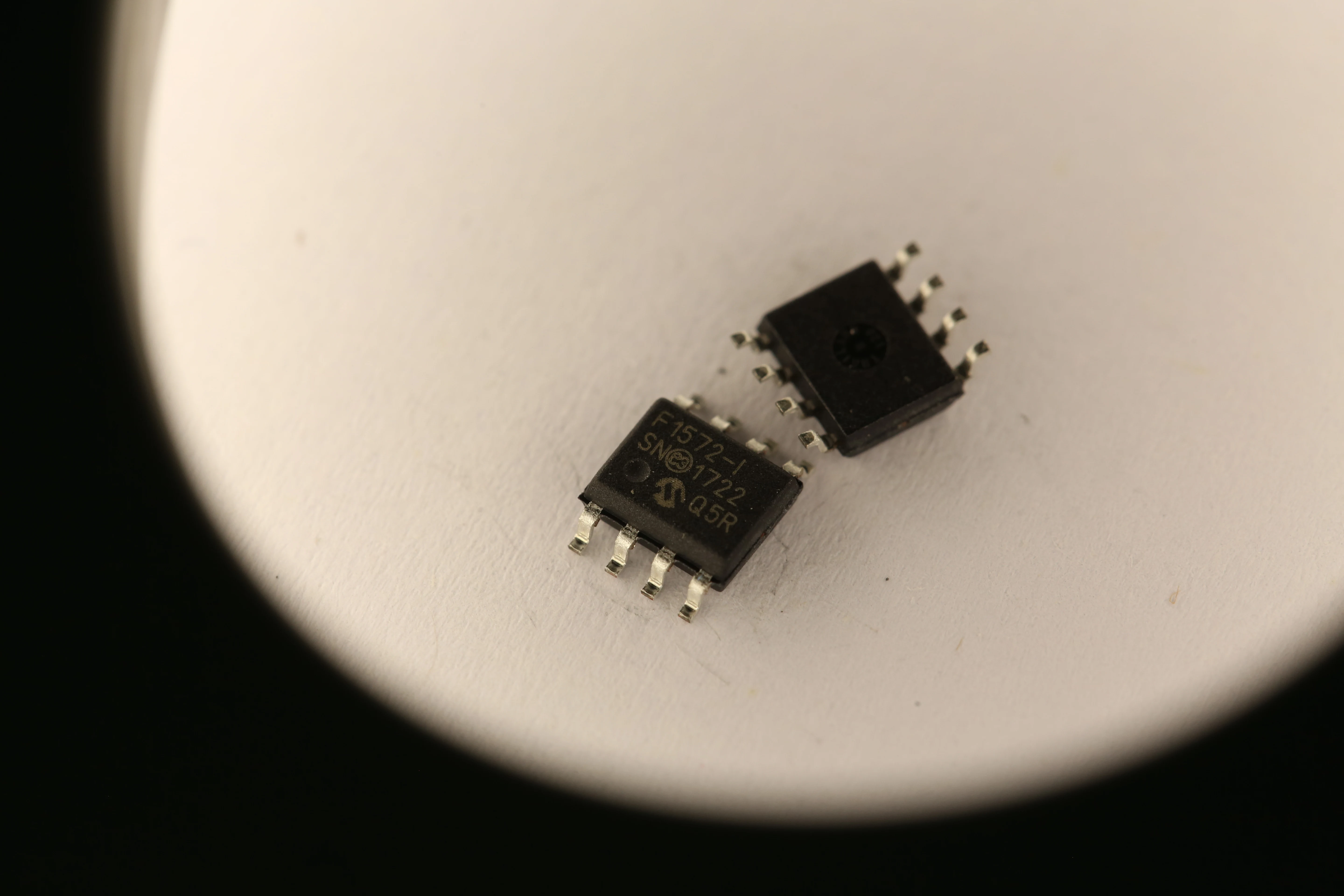 100 шт. микрочип Φ/SN 1722 Q5R 
100 шт. микрочип Φ/SN 1722 Q5R