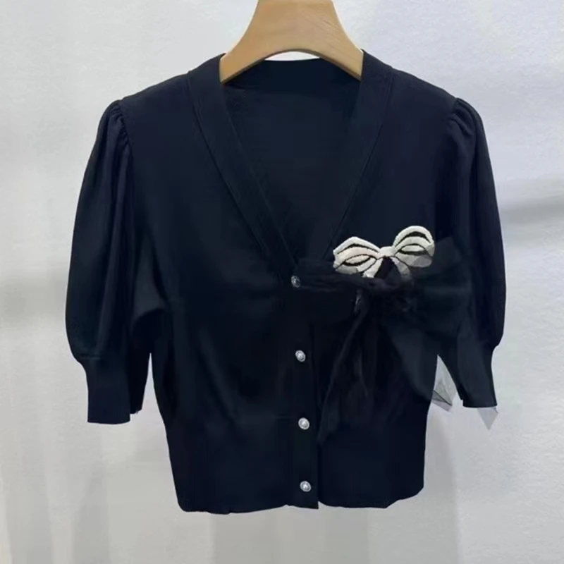 Golf Knit Women's 2023 Summer New Fashion V-neck Bow Thin Small Cardigan Women's Top
Golf Knit Women's 2023 Summer New Fashion V-neck Bow Thin Small Cardigan Women's Top