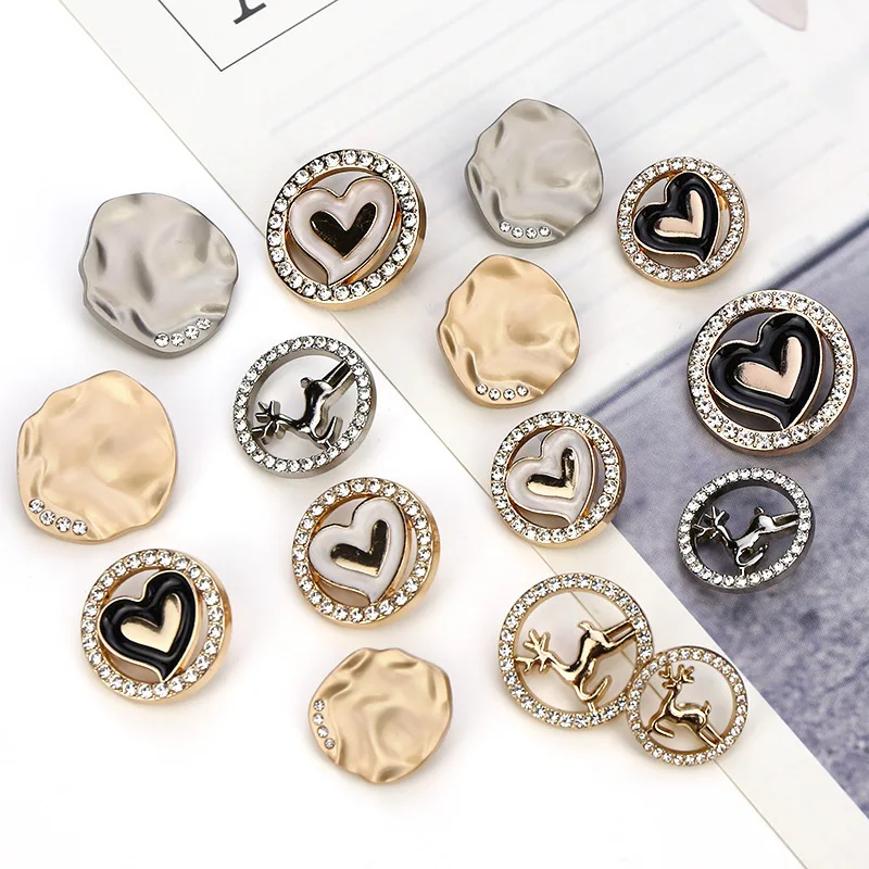 Manufacturers spot metal drip oil point drill heart-shaped round fawn hollow with foot button alloy irregular hand-sewn buckle
Manufacturers spot metal drip oil point drill heart-shaped round fawn hollow with foot button alloy irregular hand-sewn buckle