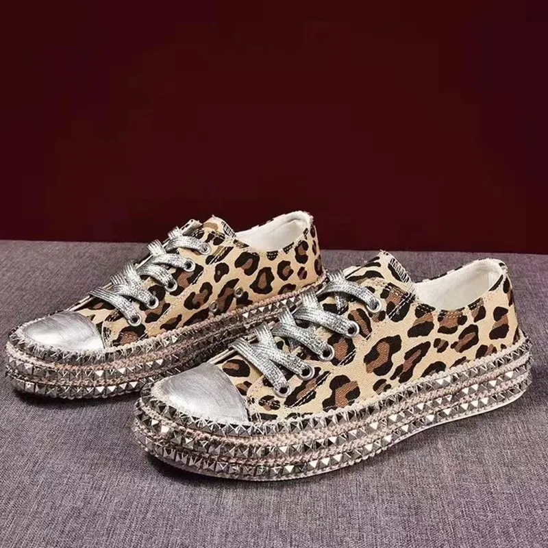 Large Size Casual Shoes Women's 2022 Summer Rivet Leopard Print Canvas Shoes Women's Lace Up Trend All-match Sneakers
Large Size Casual Shoes Women's 2022 Summer Rivet Leopard Print Canvas Shoes Women's Lace Up Trend All-match Sneakers