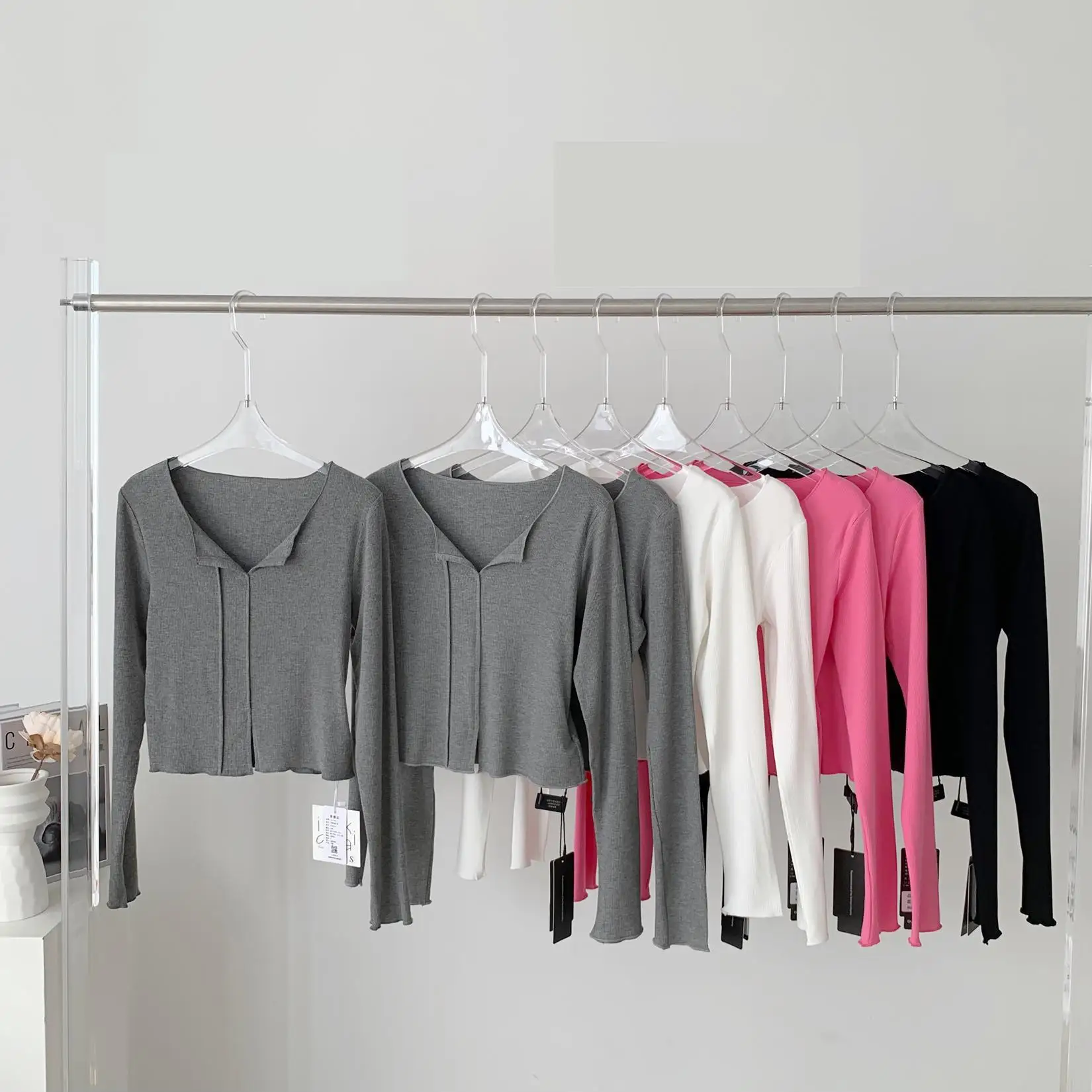 Women's Chic Slit V Neck Long Sleeve T Shirt Spring Summer Streetwear Casual T-shirt Lady Casual Solid Color Tee Top
Women's Chic Slit V Neck Long Sleeve T Shirt Spring Summer Streetwear Casual T-shirt Lady Casual Solid Color Tee Top