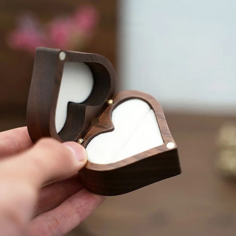 Portable Engagement Wedding Cajas Heart Shape Ring Box Jewelry Packaging Wooden Jewelry Display
Portable Engagement Wedding Cajas Heart Shape Ring Box Jewelry Packaging Wooden Jewelry Display