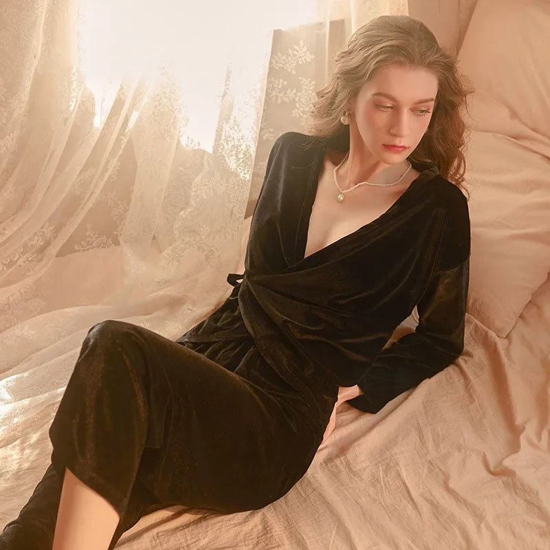 Autumn Winter Women Velour Sleepwear Suit Sexy V-Neck Robe&Pant 2PCS Homewear Casual Pajamas Sets Loose Fashion Nightwear
Autumn Winter Women Velour Sleepwear Suit Sexy V-Neck Robe&Pant 2PCS Homewear Casual Pajamas Sets Loose Fashion Nightwear