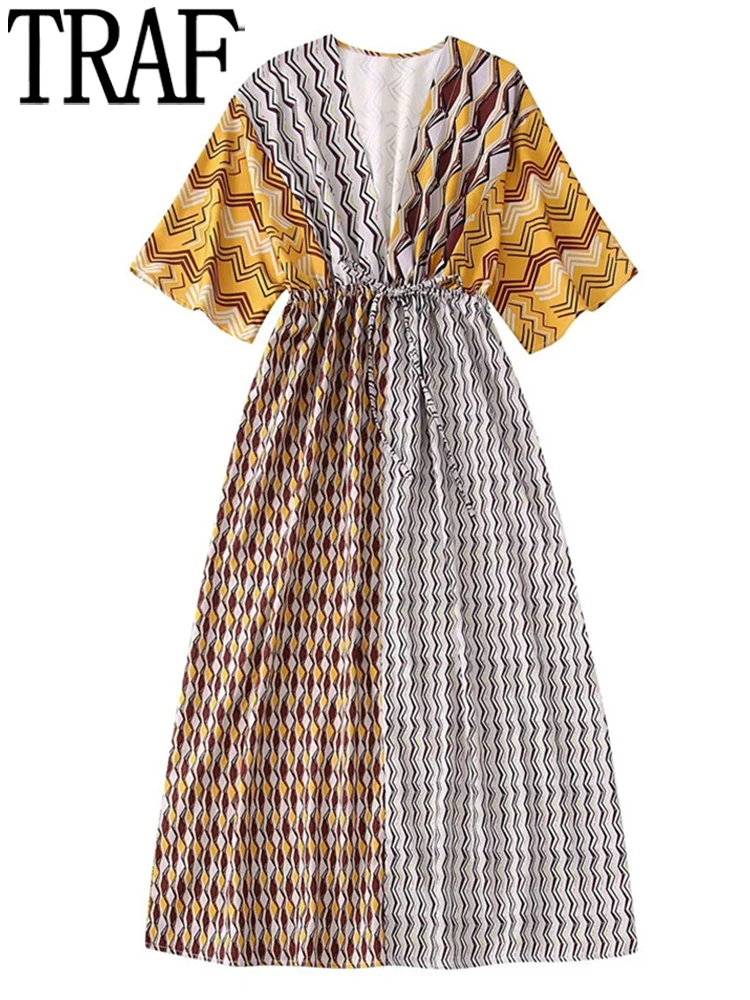 Платье-миди с длинным рукавом, рюшами и рюшами
Платье-миди с длинным рукавом, рюшами и рюшами