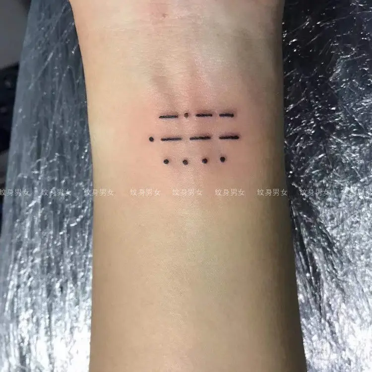 Временные татуировки Morse Code, наклейки-татуировки с травяным соком, татуировки на запястье для пары, водонепроницаемые художественные татуи...
Временные татуировки Morse Code, наклейки-татуировки с травяным соком, татуировки на запястье для пары, водонепроницаемые художественные татуи...