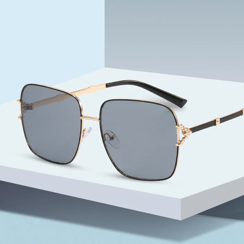 Fashion Vintage Gradient Men Women Square Sunglasses Brand Luxury Design Male Ladies Driving Summer Beach Metal UV400 Glasses
Fashion Vintage Gradient Men Women Square Sunglasses Brand Luxury Design Male Ladies Driving Summer Beach Metal UV400 Glasses