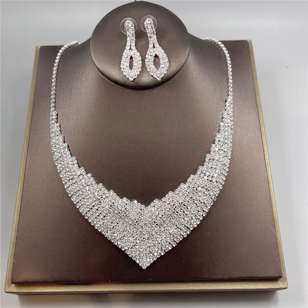 New Ladies Jewelry Set Luxury Round Necklace Earring Set Bridal Fashion Wedding Jewelry Accessories Shiny Rhinestone Necklaces
New Ladies Jewelry Set Luxury Round Necklace Earring Set Bridal Fashion Wedding Jewelry Accessories Shiny Rhinestone Necklaces