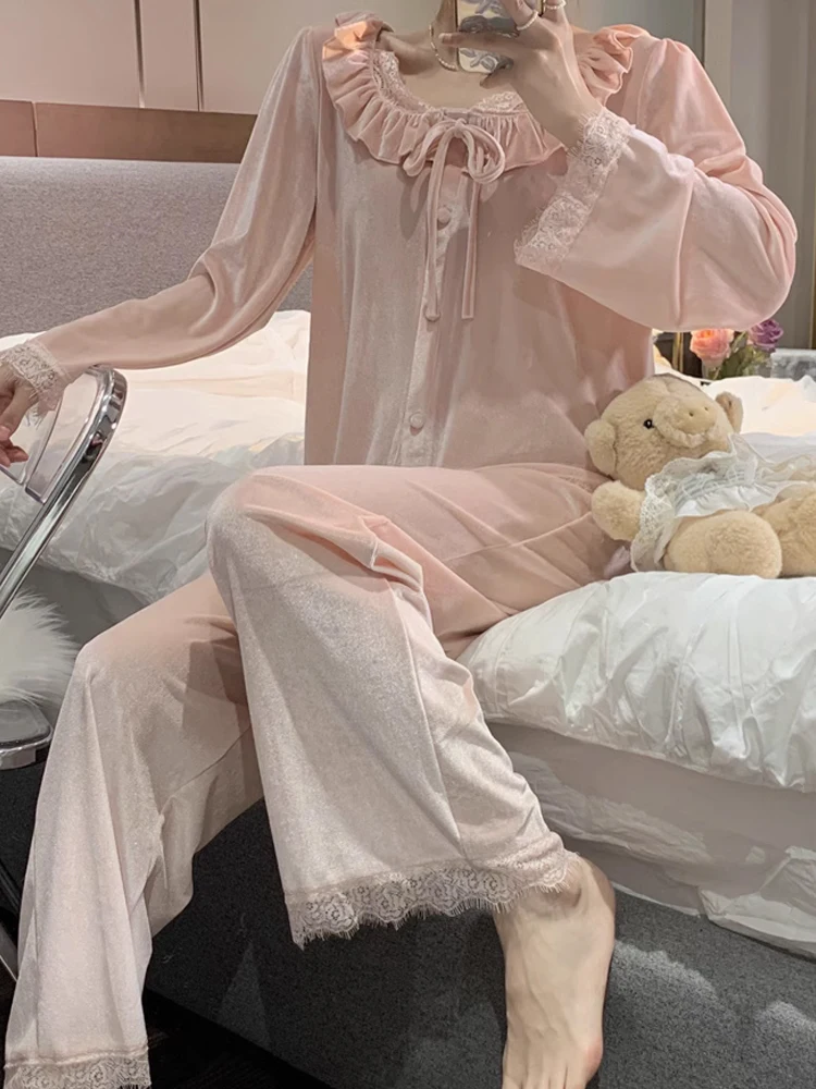 Осенняя пижама в японском стиле принцессы комплект из двух предметов милые кружевные топы с длинным рукавом Брюки с эластичным поясом винтажный бархатный Пижамный костюм
Осенняя пижама в японском стиле принцессы комплект из двух предметов милые кружевные топы с длинным рукавом Брюки с эластичным поясом винтажный бархатный Пижамный костюм