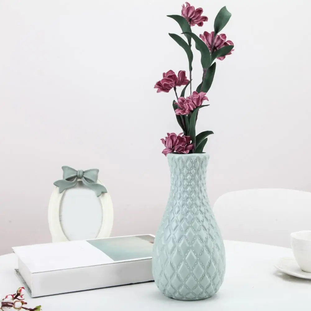 Plastic Vase Stylish Portable Non-fading Retro Elegant Plastic Vase for Office Ceramic Look Vase Art Vase
Plastic Vase Stylish Portable Non-fading Retro Elegant Plastic Vase for Office Ceramic Look Vase Art Vase