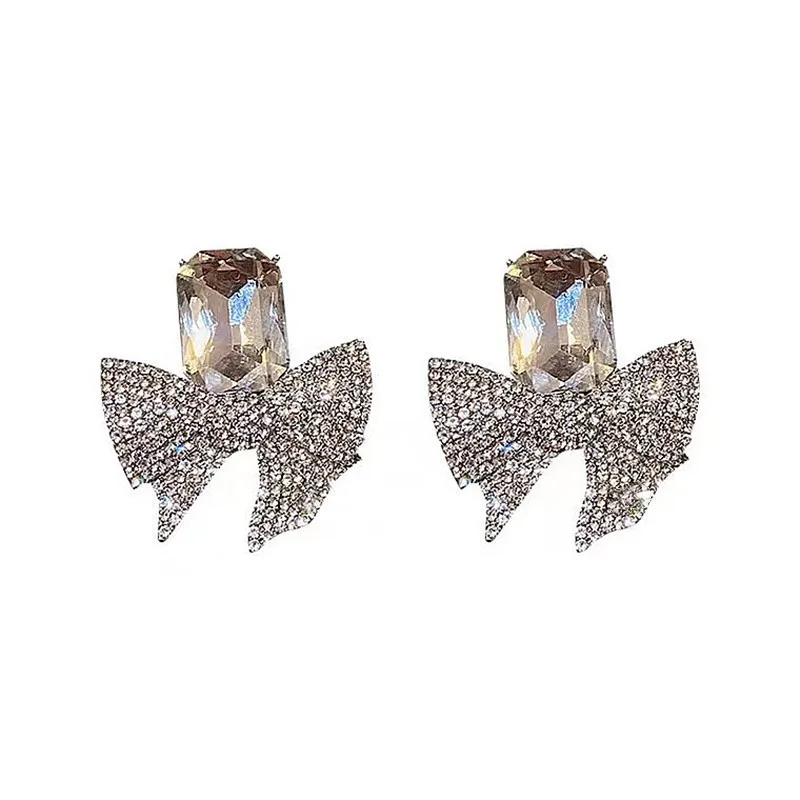 PTQASP Elegent Luxury Bowknot Zircon Stud Earrings For Women Korean Rhinestone Crystal Earrings for Lady Jewelry Gift Party
PTQASP Elegent Luxury Bowknot Zircon Stud Earrings For Women Korean Rhinestone Crystal Earrings for Lady Jewelry Gift Party