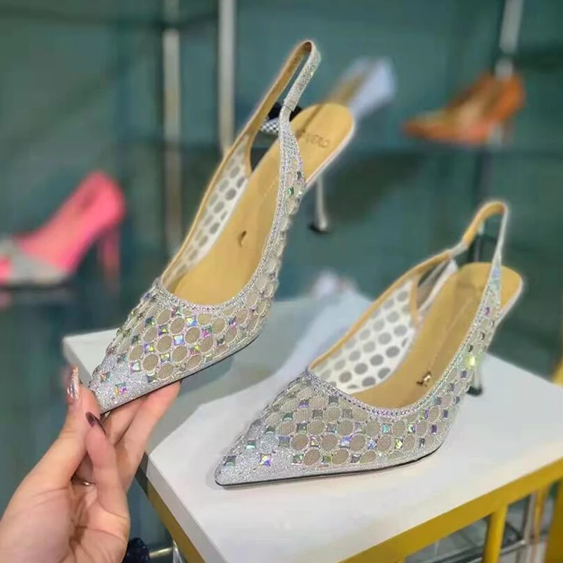 Летние новые стильные сетчатые Туфли на высоких шпильках для подружки невесты с острым носком свадебные туфли для банкета стразы женские с... 
Летние новые стильные сетчатые Туфли на высоких шпильках для подружки невесты с острым носком свадебные туфли для банкета стразы женские с...
