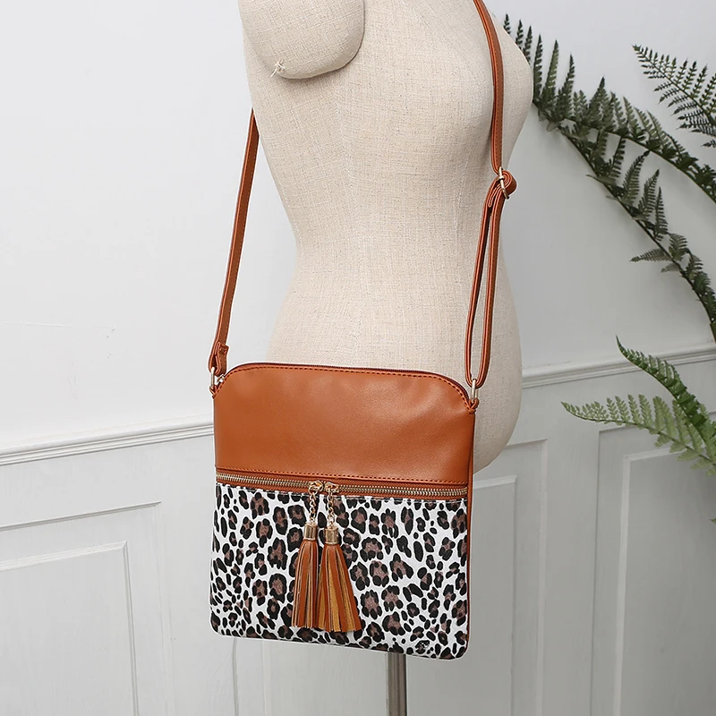 2022 New Arrival Leopard Print Crossbody Female Bag One Strap With Tassel Color Contrast High Quality Fashion Lady Crossbody
2022 New Arrival Leopard Print Crossbody Female Bag One Strap With Tassel Color Contrast High Quality Fashion Lady Crossbody