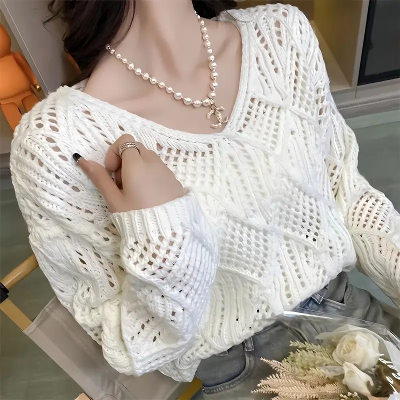 Spring and Autumn 2023 New Korean Design Sense V Neck Sweater Loose Pullover Openwork Versatile Knitwear Blouse
Spring and Autumn 2023 New Korean Design Sense V Neck Sweater Loose Pullover Openwork Versatile Knitwear Blouse
