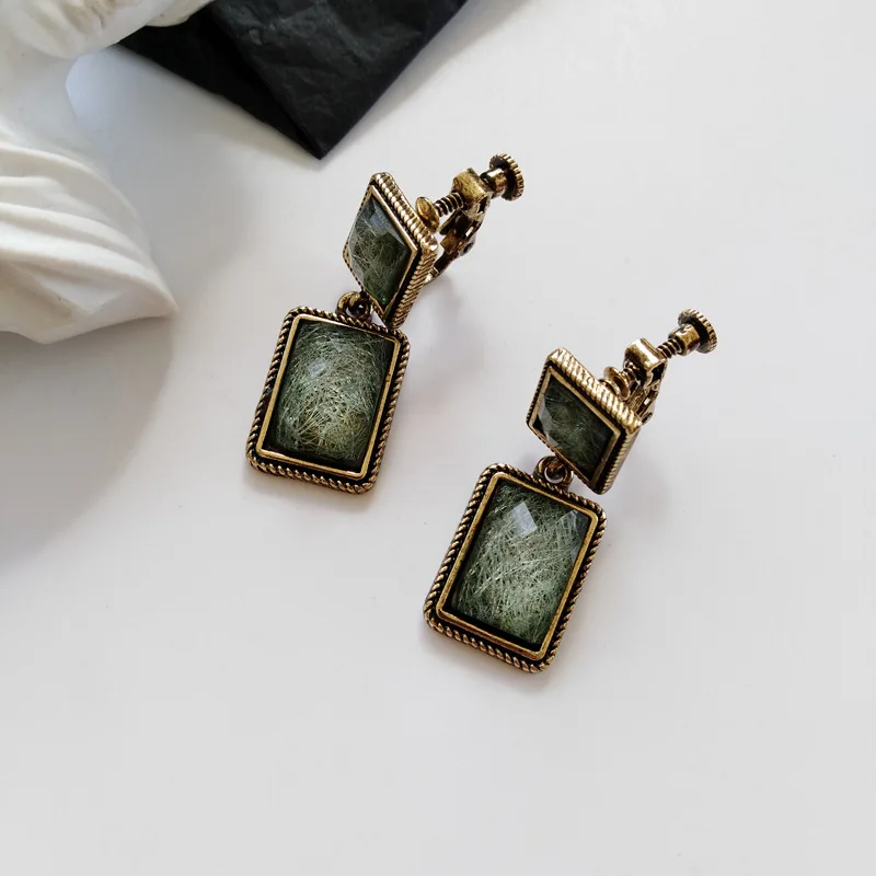 Korean Earrings Retro Baroque Moroccan Square Stone Korean Fashion Geometric Square Shiny Green Stone Clip on Earrings
Korean Earrings Retro Baroque Moroccan Square Stone Korean Fashion Geometric Square Shiny Green Stone Clip on Earrings