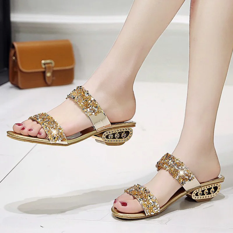 2022 Summer Shining Sequin Slippers Women Summer Luxury Golden Square Heel Party Shoes Slides Woman Open Toe Med Heels Shoes
2022 Summer Shining Sequin Slippers Women Summer Luxury Golden Square Heel Party Shoes Slides Woman Open Toe Med Heels Shoes