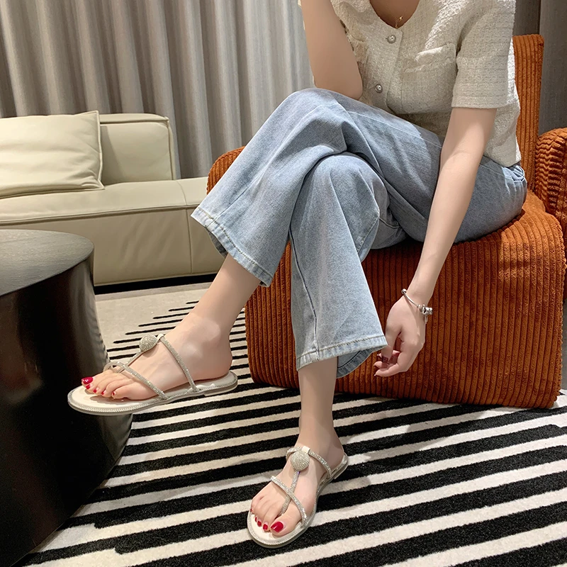 2022 Summer New Women's Slippers Fashion Flat Bottom All-match with Drill Slippers Beach Flip-flops Pearl Women Sandals Slippers
2022 Summer New Women's Slippers Fashion Flat Bottom All-match with Drill Slippers Beach Flip-flops Pearl Women Sandals Slippers
