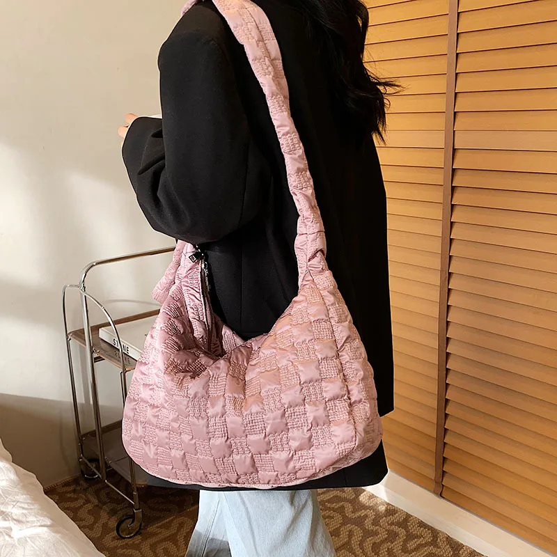 Casual Down Bag Cotton Clothes Big Bag Tote Bag Warm Messenger Bag Personality Simple Large Capacity One-shoulder Female Bag
Casual Down Bag Cotton Clothes Big Bag Tote Bag Warm Messenger Bag Personality Simple Large Capacity One-shoulder Female Bag