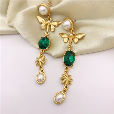 Retro and old long exaggerated insect pearl earrings gold elegant slim earrings for women
Retro and old long exaggerated insect pearl earrings gold elegant slim earrings for women