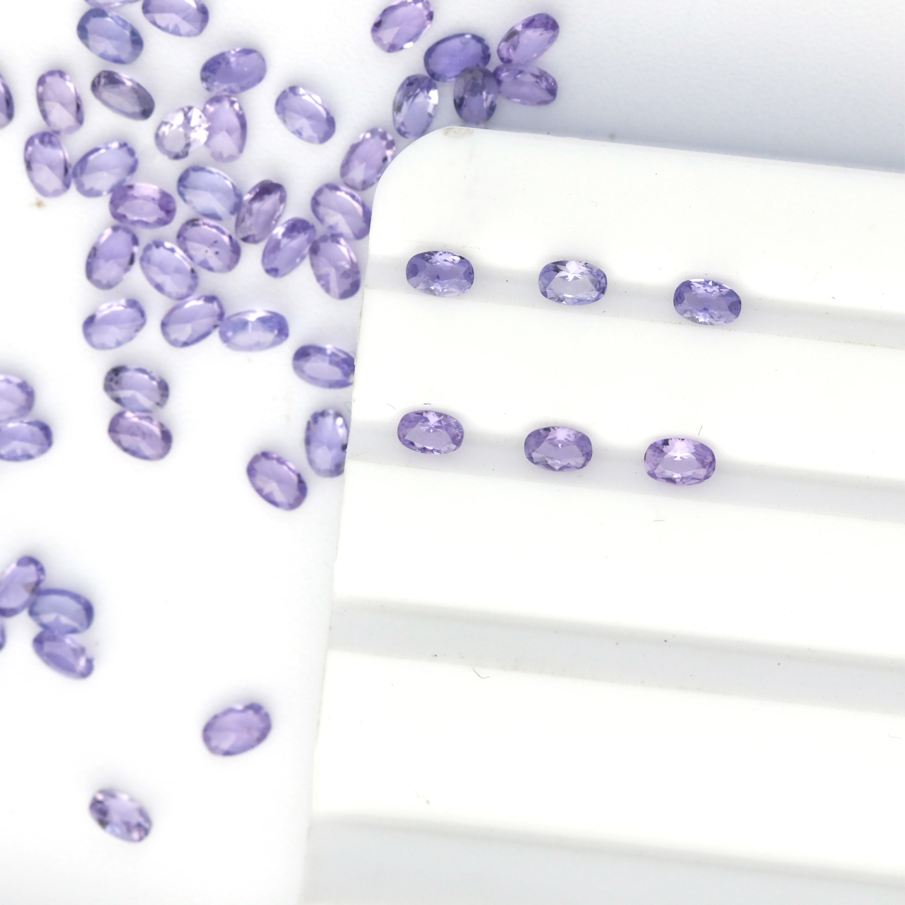 Оптовая продажа от производителя, высокое качество, натуральная овальная огранка 2x3 мм, свободный драгоценный камень, Фиолетовый Сапфир, ювелирные изделия, ожерелье, серьги для женщин 
Оптовая продажа от производителя, высокое качество, натуральная овальная огранка 2x3 мм, свободный драгоценный камень, Фиолетовый Сапфир, ювелирные изделия, ожерелье, серьги для женщин