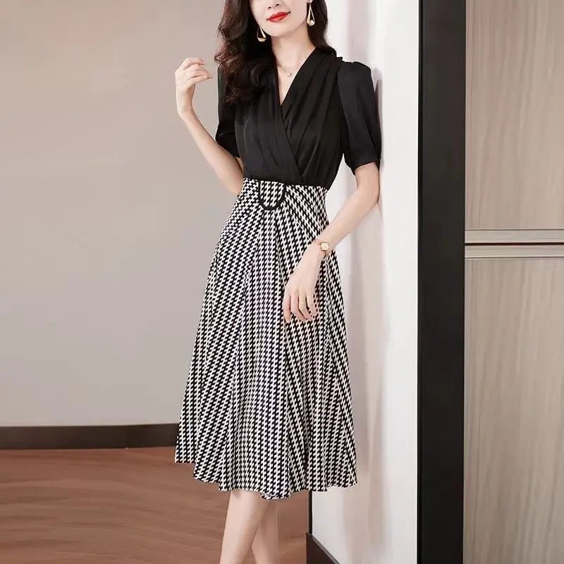 Fashion Printed Solid Color Patchwork Midi Dress Office Lady Elegant V-Neck Summer Short Sleeve Female Clothing A-Line Dresses
Fashion Printed Solid Color Patchwork Midi Dress Office Lady Elegant V-Neck Summer Short Sleeve Female Clothing A-Line Dresses