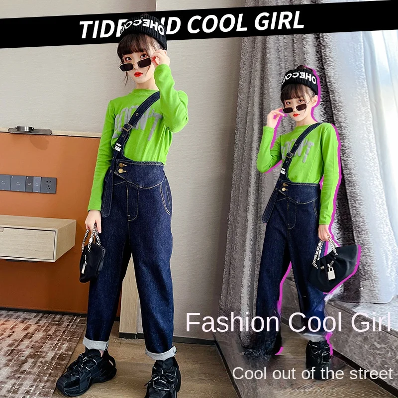Girls' Western-style autumn clothes 2022 new little girl's one-shoulder strap overalls jeans trendy
Girls' Western-style autumn clothes 2022 new little girl's one-shoulder strap overalls jeans trendy