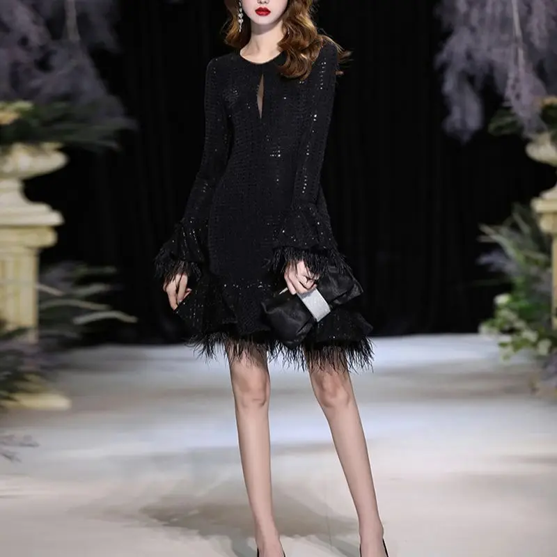 Luxury Feather Cuffs Dress High Quality Sequins Mini Black Dress Sexy V Neck Long Sleeves Vestios Celebrity Night Club Wear
Luxury Feather Cuffs Dress High Quality Sequins Mini Black Dress Sexy V Neck Long Sleeves Vestios Celebrity Night Club Wear