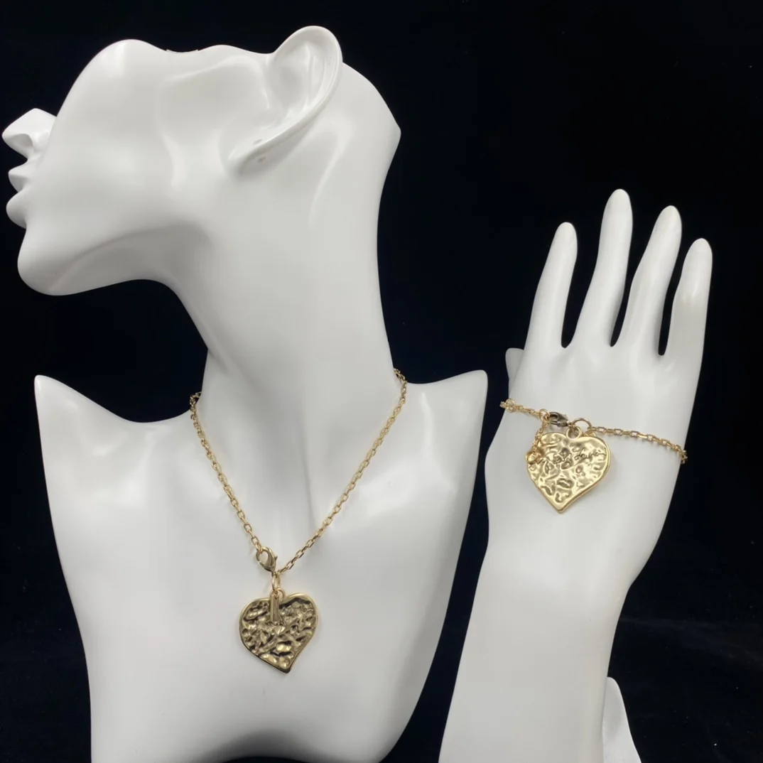 Pure Copper Production Zircon Setting Heart Style Woman Rope Chain Necklace Bracelect Earrings Set
Pure Copper Production Zircon Setting Heart Style Woman Rope Chain Necklace Bracelect Earrings Set