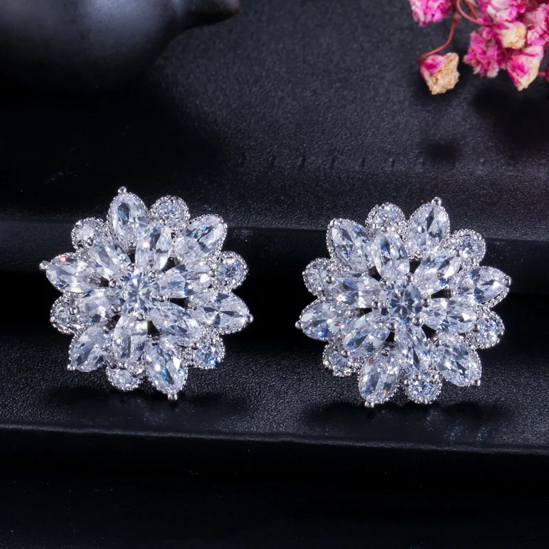 Elegant Cubic Zirconia Jewelry Silver Plated Sparkling Stones Big Flower Stud Earrings for Women
Elegant Cubic Zirconia Jewelry Silver Plated Sparkling Stones Big Flower Stud Earrings for Women