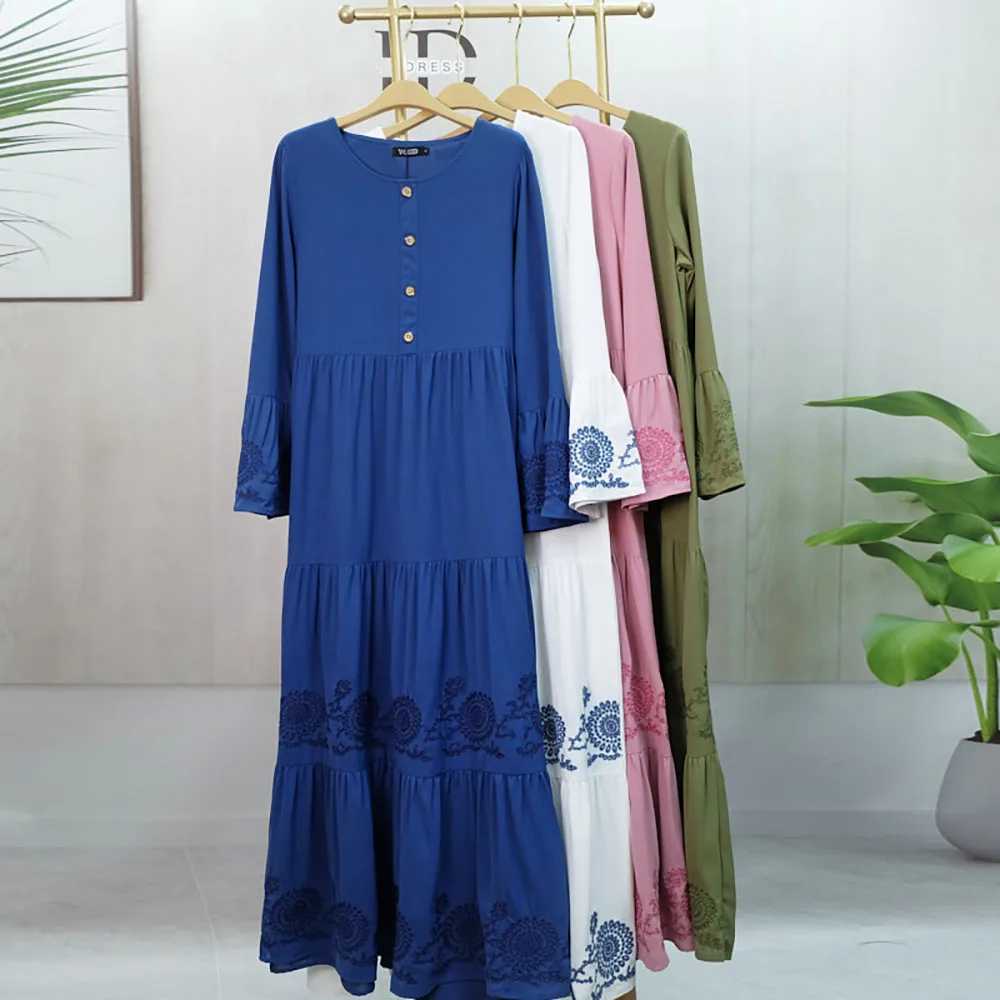 2022 Muslim Robe Dress Summer Flared Sleeve Arab Round Neck Button Embroidery Loose Long Women Turkish Dress
2022 Muslim Robe Dress Summer Flared Sleeve Arab Round Neck Button Embroidery Loose Long Women Turkish Dress