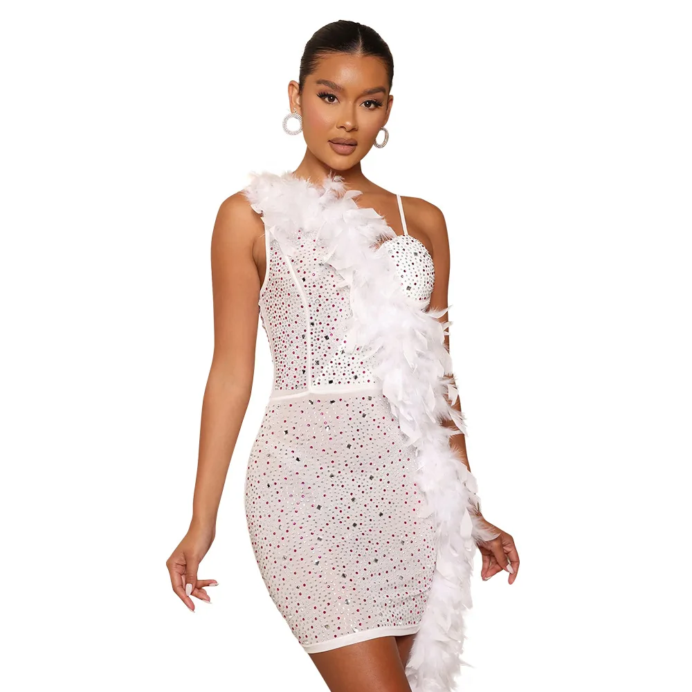Женское облегающее мини-платье без рукавов со стразами и меховыми перьями, 2023
Женское облегающее мини-платье без рукавов со стразами и меховыми перьями, 2023
