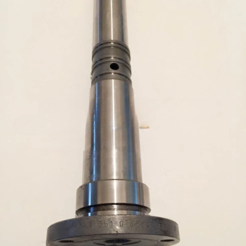 The loader 856 50D 862 842 is equipped with a gearbox 4644351076 gear shaft ZF4WG200
The loader 856 50D 862 842 is equipped with a gearbox 4644351076 gear shaft ZF4WG200