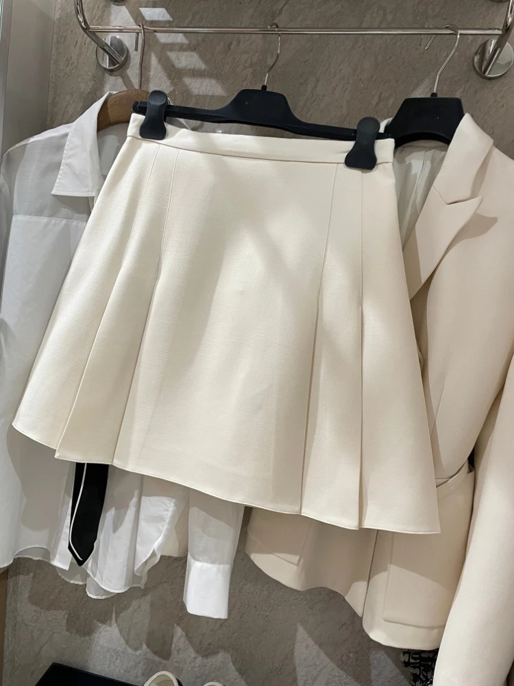 2023 Spring Summer New Collection Top Quality Sweet Girl Fashion Mini Skirt with Buttons Decoration Lady Luxury Clothing
2023 Spring Summer New Collection Top Quality Sweet Girl Fashion Mini Skirt with Buttons Decoration Lady Luxury Clothing