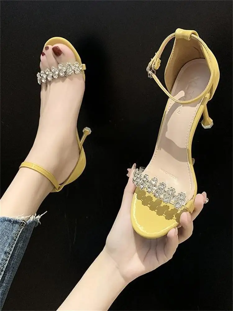 Весенние стразы, модные сандалии, женская обувь с волшебным ветром, новинка 2022, модные туфли на шпильках, 2835
Весенние стразы, модные сандалии, женская обувь с волшебным ветром, новинка 2022, модные туфли на шпильках, 2835